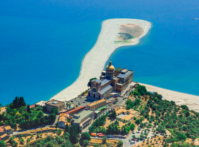 Lo splendore di Tindari dal drone