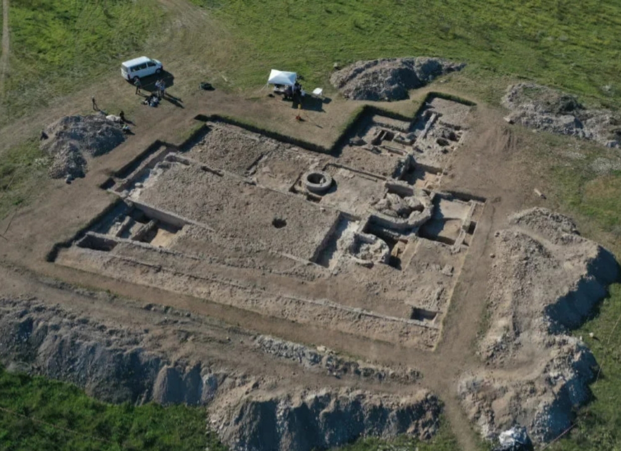 Un palazzo episcopale del IV secolo riaffiora a Ostia: la più antica residenza con sfarzo e splendore
