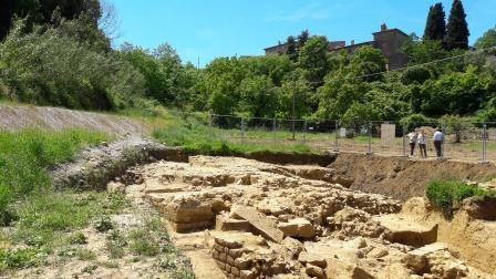 Tomografia elettrica rivela la struttura ellittica dell’Anfiteatro romano di Volterra