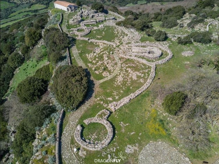 Un webGIS per la catalogazione e divulgazione dei dati archeologici del Santuario di Santa Vittoria di Serri