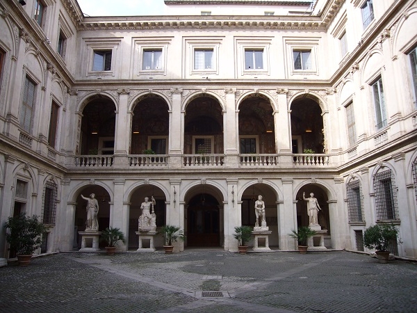 Cortile di Palazzo Altemps, Roma.