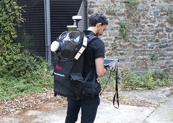 Zaino in spalla per il rilievo mobile mapping della Fortezza da Basso a Firenze