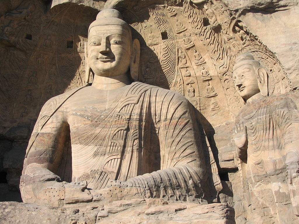 Due statue del Buddha presso il sito UNESCO delle Grotte di Yungang.
