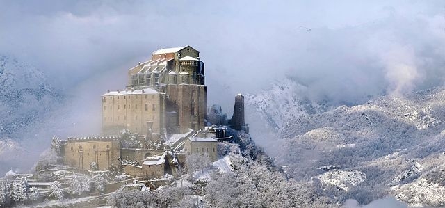 Elio Pallard – La Sacra ammantata dalla neve (Sacra di San Michele), una delle foto vincitrici di Wiki Loves Monuments Italia 2015.