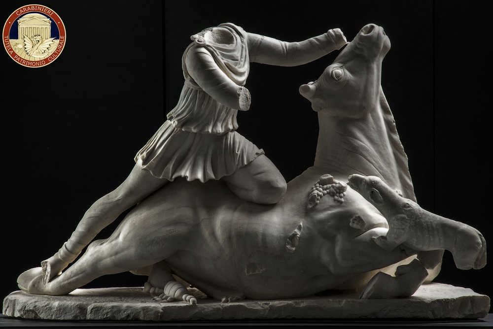Complesso scultoreo di Mitra tauroctono (II-III sec. d.C.) recuperato dal Comando Carabinieri TPC (marzo 2015)