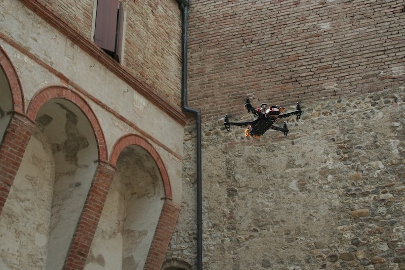 Laser scanner e droni aiutano a studiare gli antichi decori esterni della rocca di Vignola