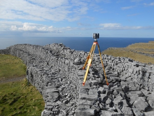 Stone Forts, Irlanda